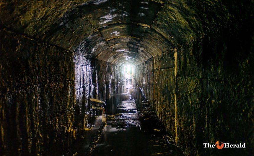 إسرائيل تدرس إغراق أنفاق غزة بمياه البحر