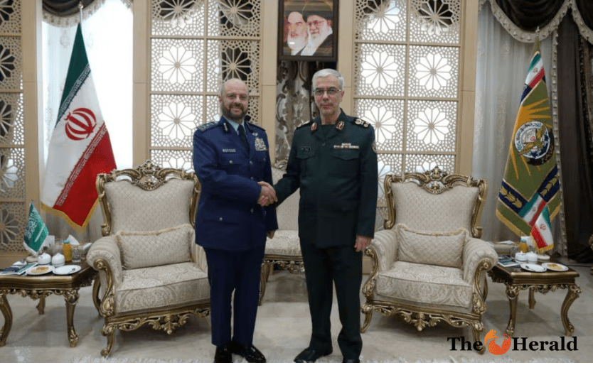 Un général des forces armées saoudiennes se rend en Iran lors d'une rare visite de haut niveau