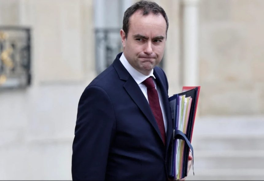 استقالة رئيس الوزراء الفرنسي سيباستيان لوكورنو بعد ساعات من إعلان حكومته