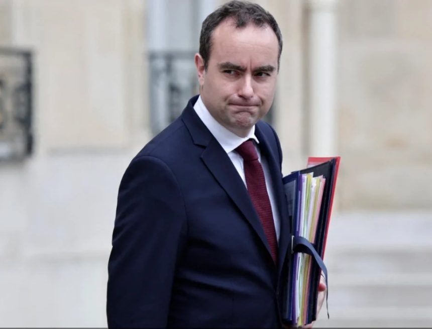 استقالة رئيس الوزراء الفرنسي سيباستيان لوكورنو بعد ساعات من إعلان حكومته