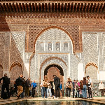 كيف صنع المغرب 4.3 ملايين سائح في 3 أشهر : معجزة سياحية وسط أزمات المنطقة؟