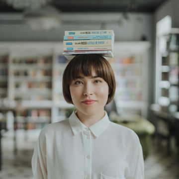 pexels-cottonbro-4855548 الكتاب ليس للترفيه فقط: كيف تعيد القراءة تشكيل دماغك وتؤخر الزهايمر؟