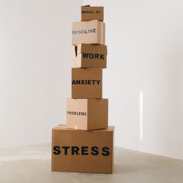 pexels-shvets-production-7203960 Philosophie et psychologie du travail en 2026 : entre souffrance, sens et quête de justice sociale