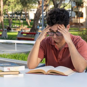 pexels-himanuuu-37494324 القراءة والجهاز العصبي: كيف يعيد الكتاب تشكيل دماغك