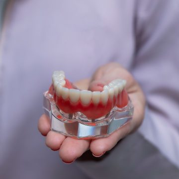 pexels-itslauravillela-32852536 ثورة في طب الأسنان: هل نودع طقم الأسنان قريباً؟