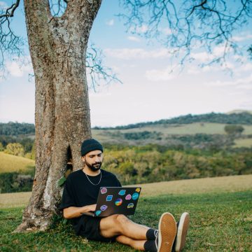 The End of the Traditional Freelancer: How AI Redefined “Self-Employment” in 2026