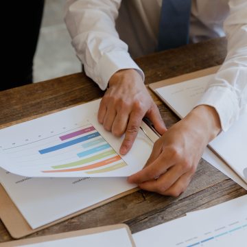 pexels-rdne-9034783 الشركة الفردية” وسقوط “الدولة الوظيفية”: كيف يعيد الذكاء الاصطناعي تعريف الطبقة الوسطى؟