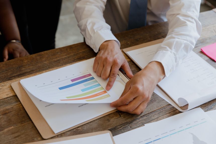 pexels-rdne-9034783 الشركة الفردية” وسقوط “الدولة الوظيفية”: كيف يعيد الذكاء الاصطناعي تعريف الطبقة الوسطى؟